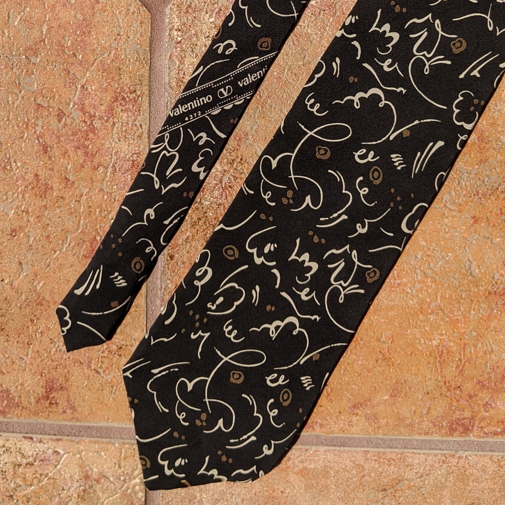 SOLD Men's Authentic Valentino 100% Silk Neck Tie